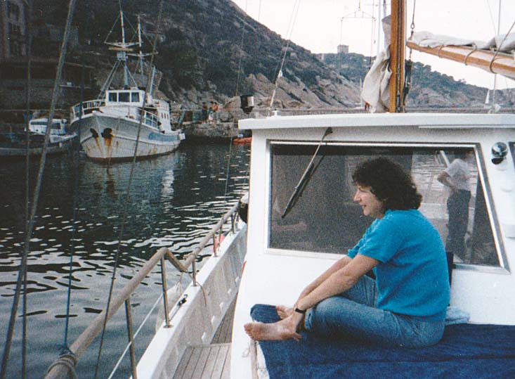 1985 -- Heather sails on the Ferdinando III out of Giglio Porto